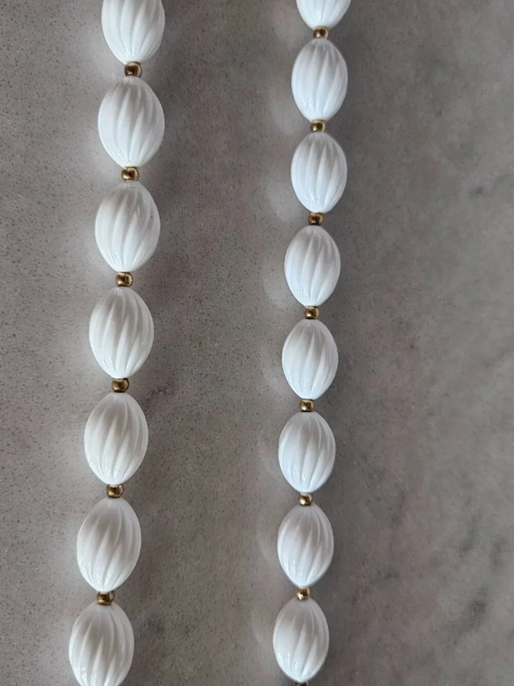RARE AND VINTAGE WHITE RIBBED OVAL BEAD 48